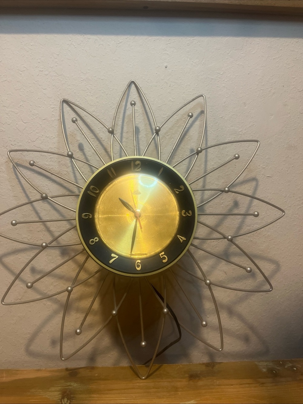 Lux vintage mid-century modern atomic starburst Clock Made In USA- Works